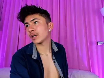 Stripchat Sex Cam of noah_and_rose