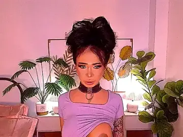 Stripchat Watch Live Sex Cams of urasianjassgodofgodess_11