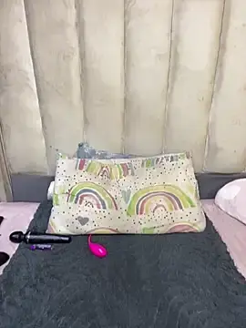 Stripchat Live Sex Cam of LonelyQueenxx25