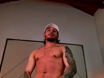Stripchat Live Sex Cam of Justin_WhiteJS