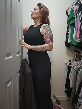 Stripchat Watch Live Sex Cams of HollyTattoo