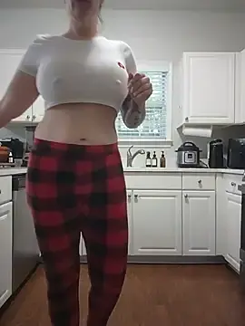 Stripchat Watch Live Sex Cams of HollyTattoo