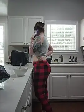 Stripchat Free Live Porn of HollyTattoo