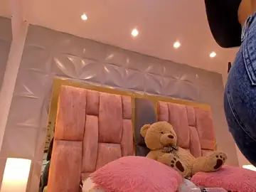 Stripchat Live Sex Cam of Charlotte_Ice1