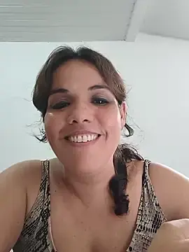 Stripchat Watch Live Sex Cams of Bellapotencia1985