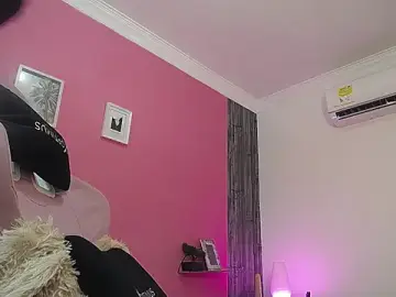 Stripchat Free Porn Cam of fantasycurvyhot