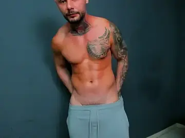 Stripchat Free Porn Cam of BrianHunts