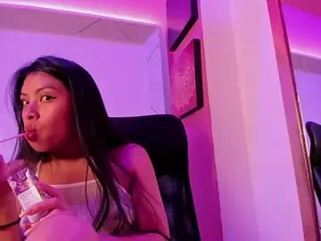 Stripchat Free Porn Cam of Chloe_Martini