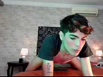 Stripchat Free Porn Cam of Nicolass_23