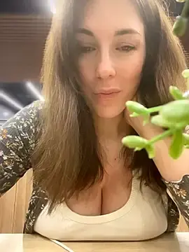 Stripchat Free Live Porn of MommmyYummy