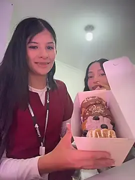 Stripchat Sex Cam of Mia_Alanna