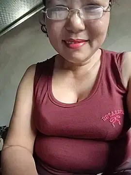 Stripchat Free Live Porn of -Titihan-