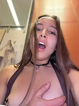 Stripchat Live Sex Cam of ICrazyOneIRL