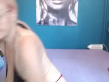 Stripchat Live Sex Cam of NADINNNE