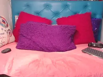 Stripchat Sex Cam of SARAWILLS