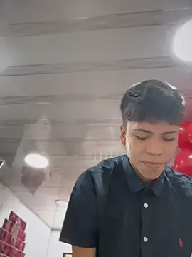 Stripchat Live Sex Cam of MaxiWildd
