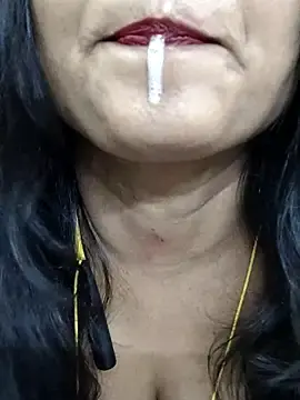 Stripchat Live Sex Cam of yoursweety09