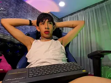 Stripchat Sex Cam of Tommy_Fox