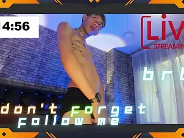 Stripchat Sex Cam of Tommy_Fox