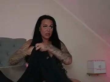 Stripchat Live Sex Cam of hotmilfbitch