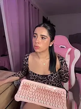 Stripchat Free Porn Cam of Emily-14