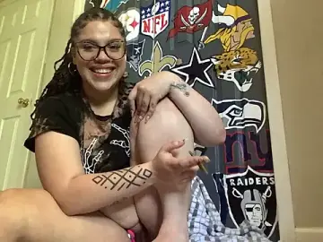 Stripchat Live Sex of QueenNuttCollector