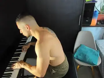 Stripchat Free Porn Cam of logan_smith