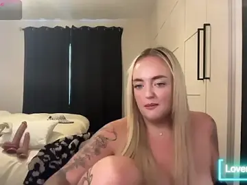Stripchat Watch Live Sex Cams of CurvyWetWife