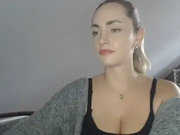 Stripchat Live Sex Cam of ScarlettSensitive