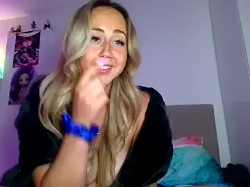 Stripchat Live Sex Cam of Ashtonrae4