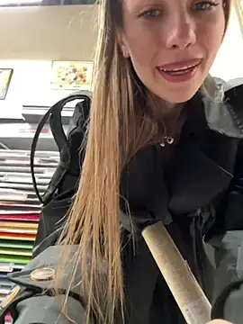 Stripchat Live Sex Cam of Olivia_Jemison