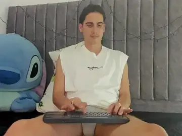 Stripchat Free Porn Cam of ryanlevi1