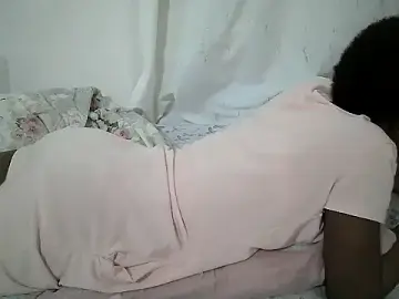 Stripchat Live Sex Cam of queen_beev