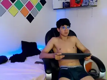 Stripchat Free Live Porn of axel_rose20