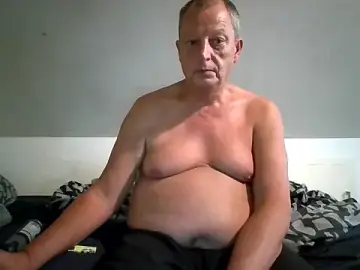 Stripchat Sex Cam of chubbybear2cum