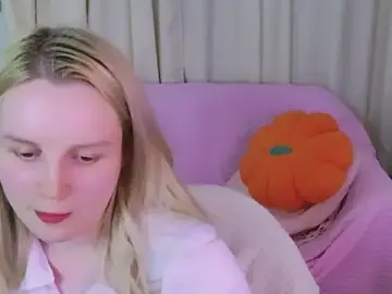 Stripchat Live Sex Cam of Beatrica_Klein