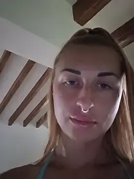 Stripchat Sex Cam of kylie_blck