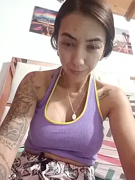 Stripchat Sex Cam of LunaZambrano