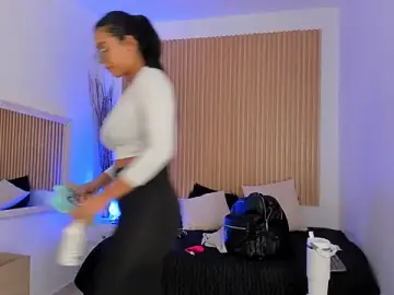 Stripchat Live Sex of GenesisRuiz