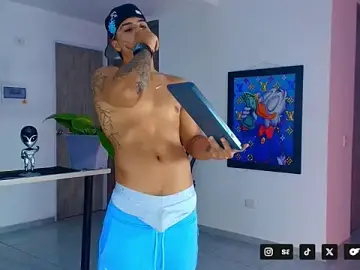 Stripchat Best Webcam of SantiagoReyesFtt