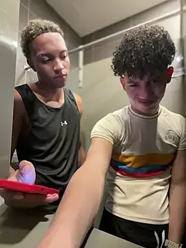 Stripchat Live Sex Cam of yoursexyjose