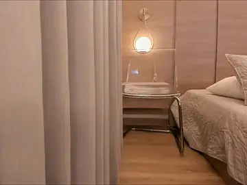 Stripchat Sex Cam of Emilia1040X