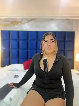 Stripchat Sex Cam of EVELIN_MASON