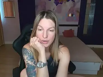 Stripchat Adult Webcam of EmilyWalkeri