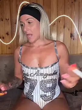 Stripchat Free Live Porn of petrouchkaaa_