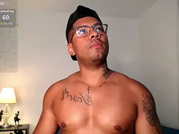 Stripchat Sex Cam of LEOHRDZ