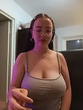Stripchat Sex Chat of IvyClouds