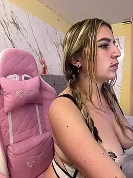 Stripchat Live Sex Cam of Sabrina1_Charm