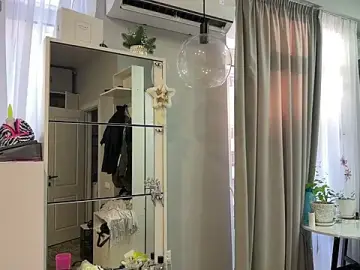 Stripchat Live Sex Cam of selena_favn
