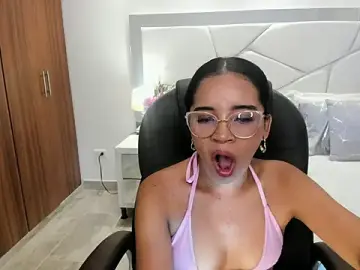 Stripchat Free Porn Cam of alana_martiins